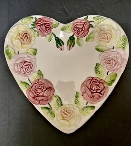 Herzförmiger Keramik Teller rosa Rosen auf weiß 11" Made in Portugal Majolika 70er - Bild 1 von 13