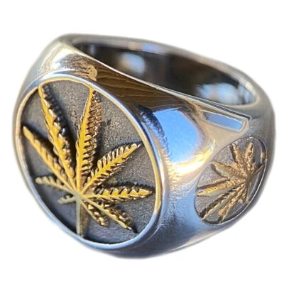 Anillo de dos tonos chapado en oro de acero inoxidable hoja de hierba de marihuana para hombre talla 7-15 Foto 1 de 4
