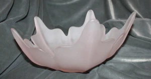 Pegatina original de vidrio vikingo rosa esmerilado Lotus Bowl de colección 9 1/2 pulgadas de diámetro - Imagen 1 de 4