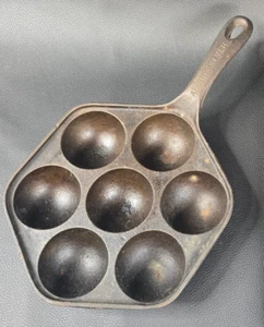 RARE Vtg Cast Iron Aebleskiver Danish Pancake Egg Pan USA 7-hole 6-side NICE! - Picture 1 of 5