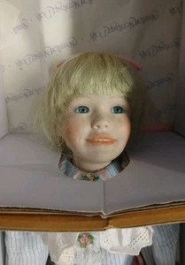 Hamilton Collection HEATHER Porzellanpuppe entworfen von Joke Grobben  - Bild 1 von 11