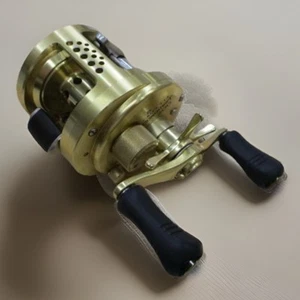 シマノ00 CALCUTTA CONQUEST 200右ハンドルベイトキャスト釣りリール 美品 - Picture 1 of 6