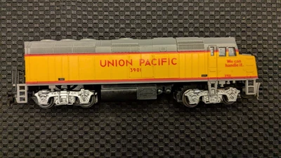 Life-Like HO EMD F-40 Locomotive UP #3901, Runs good. - Image 1 of 4