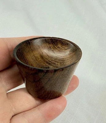 Mini xícara rara Eva Zeisel Salisbury Artisans nogueira preta assinada meados do século - Imagem 1 de 4