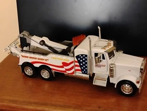 Jada Toys PETERBILT American Towing Wrecker 1/32 Scale White - Picture 1 of 9