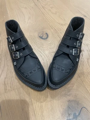 Bota TUK Mujer Talla 7 Creeper 3 Hebilla Negra Punta Plataforma Cuero Vegano  Foto 1 de 4