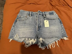 Levi's 501 Original Fit Women's High-Rise Frayed Jean Denim Shorts - Picture 1 of 6