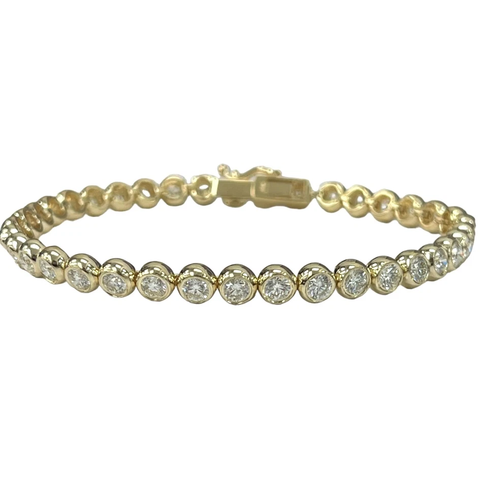 Brazalete redondo de diamantes de tenis brillantes con bisel de oro amarillo de 14 k Foto 1 de 1