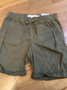 Sonoma Women Army Green Bermuda Shorts Size 6 Hits Above The Knee Adjustable Wai - Picture 1 of 8