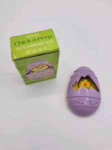 Vintage 1977 Avon "Chick a Peep" Pin Pal Fragrance Glace Brooch - Bild 1 von 7