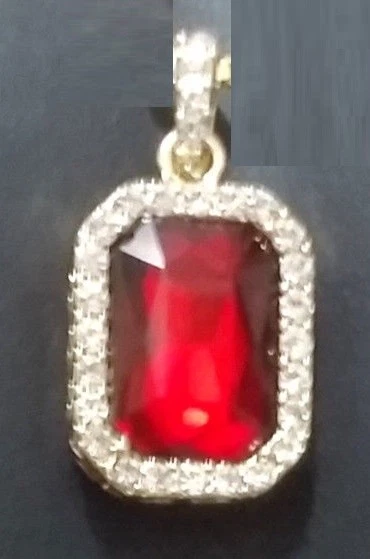 Collar Colgante Piedra Roja Etiqueta de Perro Oro Cristal Hip Hop 2 Piezas Caja Cadena    Foto 1 de 1