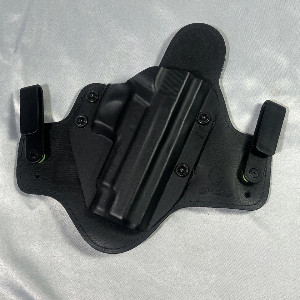 Alien Gear Cloak Tuck IWB Holster - Right Hip - For Glocks - Image 1 of 4