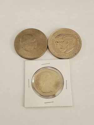 Lote de 3 moedas Reino Unido - 1965 Churchill Crown, 1981 coroa de casamento, 1983 prova de 50 pence - Imagem 1 de 4