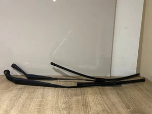 AUDI A3 SPORTBACK 8VF PAIR OF WINDSCREEN WIPER ARMS BLADES 8V2955407C 8V2955408C - Picture 1 of 3