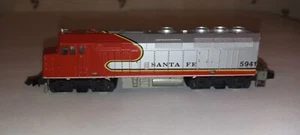 Model Power N Scale #7544 Santa Fe Diesel Locomotive 5941 Tested - Picture 1 of 6