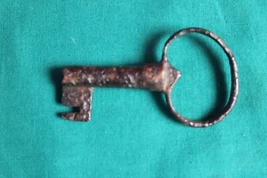 L68- CHIAVE ANTICA -OLD KEY -CLE ANCIENNE-ALTER SCHUSSEL SERRATURA CASSA - Picture 1 of 4