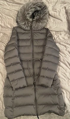 Casaco de pele de raposa Diane von Furstenberg. Tamanho M.  - Imagem 1 de 4