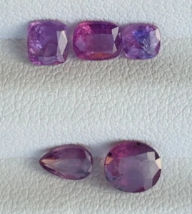 Zaffiro naturale bella pace dal Kashmir 2,85 ct 5 pezzi colore viola blu - Foto 1 di 4