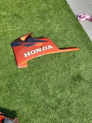 Honda CBR900 CBR900RR Fireblade 1998 1999 Left Side Belly Pan Fairing. - Image 1 of 4