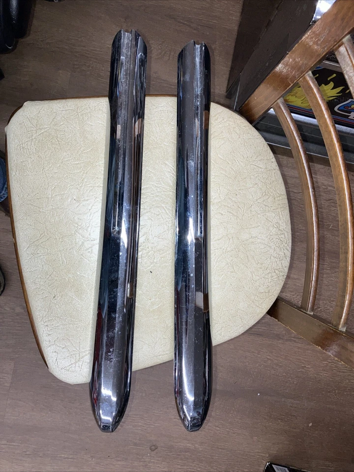 Oldsmobile serie 66 1948, 68 guardabarros delantero moldura 554870 Foto 1 de 4