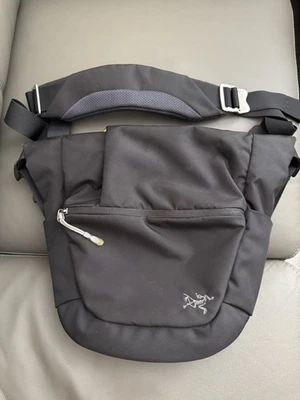 Black Arc’teryx Mistral 8 Shoulder Bag/Crossbody/Slingbag - Image 1 of 4