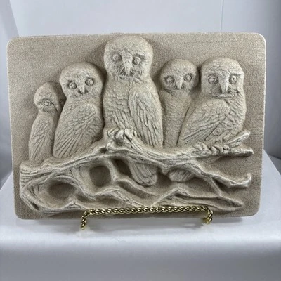 "Colgante de pared tallado Owl Family 10,5 X 8"" textura color crema usado 3D" Foto 1 de 4