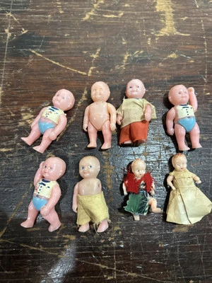 Esmoquin/pañal vintage Renwal Dollhouse #8 BABY DOLL ARTICULADO lote de 6 más 2 Foto 1 de 4