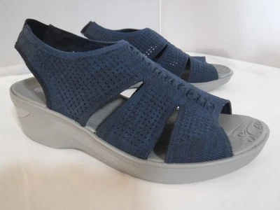 Sandalias para mujer Bzees dobles tacón de cuña azul marino tejido talla 10M Foto 1 de 4