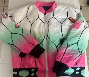 Chaqueta Bomber Demon Slayer Shinobu Talla XL Excelente Estado. - Imagen 1 de 9