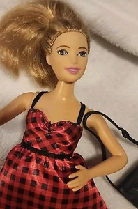 Mattel Curvy Barbie Fashionista Doll 2015 Blonde - Picture 1 of 10