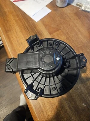 Motor de soplador de calefacción RAM 2500 2015 Foto 1 de 3