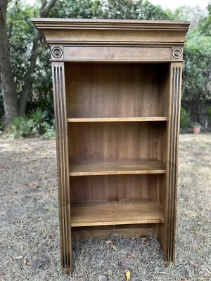 ETHAN ALLEN Новая Страна Книжная полка Книжный шкаф в Потрясающем Тосте - Звукосниматель из Далласа - Изображение 1 из 4