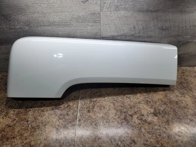 2006-2010 Hummer H3 Passenger Rh Rear Quarter Panel Fender Flare Molding White - Image 1 of 4