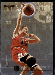 1996 SkyBox Premium Luc Longley Chicago Bulls #142 - Foto 1 di 2