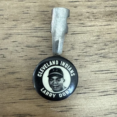 1950 Larry Doby Béisbol Cleveland Indians Celuloide Lápiz Clip Pin Botón Foto 1 de 4