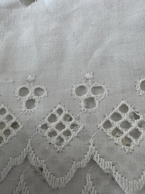 Early white cotton eyelet lace 7 Yards X 4 Inches. - Image 1 of 2