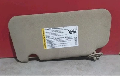 Солнцезащитный козырек для пассажира Suzuki Vitara XL-7 2007-2009 годов выпуска  - Изображение 1 из 3