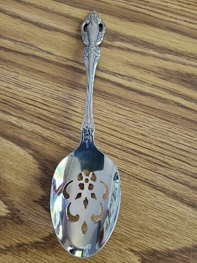 Oneida RAPHAEL Pierced Serving Spoon 8 1/2" Deluxe Stainless Flatware  NEW - Image 1 of 1