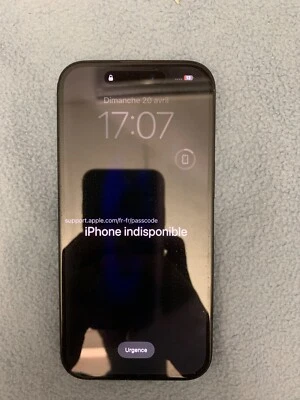 Apple iPhone 15 bloqué code très bon état noir avec coque  - Photo 1/4