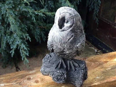 Stone garden large barn owl on log  bird of prey black - Image 1 of 4