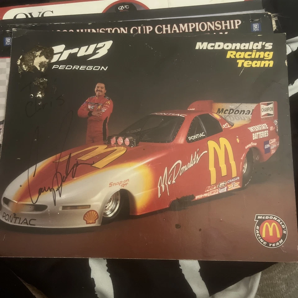 CRUZ PEDREGON - COCHE DIVERTIDO - NHRA folleto daños en la parte superior izquierda FIRMADO POR CRUZ  Foto 1 de 2