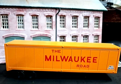 THE MILWAUKEE ROAD RTR HO-1/87 SEMI TRAILER 40"-WALTHERS-BUILT ORANGE-LAYOUT - Image 1 of 4