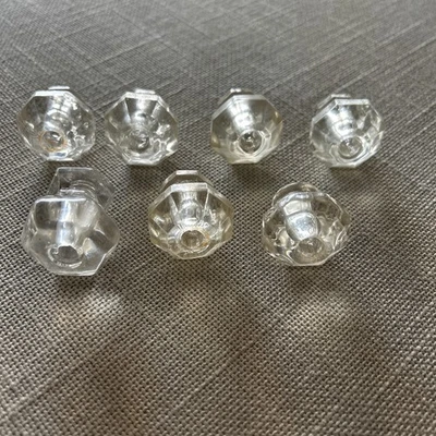 МАЛЕНЬКИЕ 1-дюймовые прозрачные СТЕКЛЯННЫЕ ручки для кухонных шкафов выдвижных ящиков винтажный лот из 7  - Изображение 1 из 4