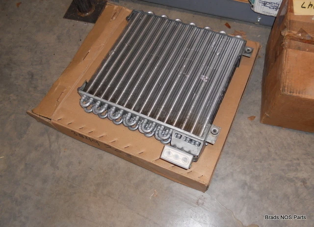 NUEVO OEM Mopar 1984-89 Dodge Grand Caravan Town Country Voyager AC conjunto de condensador Foto 1 de 1