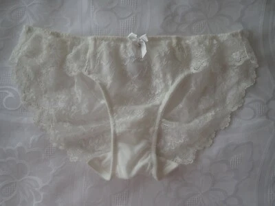 TARGET Collection, Bikini in Size 12, Colour in White - Image 1 of 2