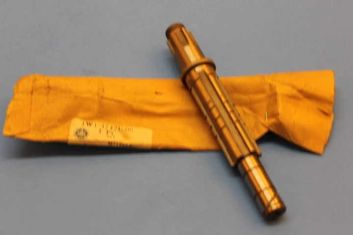 NOS YAMAHA IT125 IT175 YZ100 YZ125 1977-1981 DRIVE AXLE 1W1-17481-00-00 - Image 1 of 4