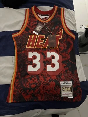 Camiseta deportiva Mitchell & Ness Alonzo Mourning Miami Heat 1996-97 año lunar Swingman XL Foto 1 de 4