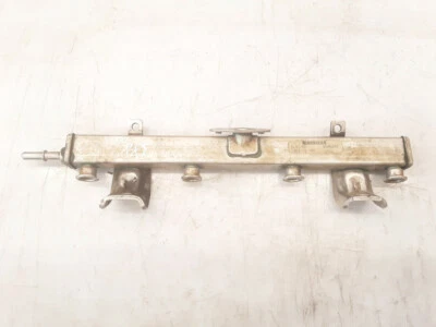 Tubería de riel de combustible Ford Maverick 2005 2.3 5L8G9D280AD gasolina 110 kW Foto 1 de 4