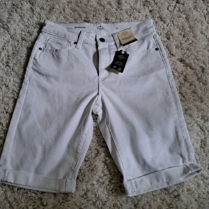 St. John's Bay White Bermuda Shorts Relaxed Fit Size 10 - Picture 1 of 5