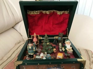 Christmas Wind Up Musical Moving Toys Wooden Chest Box Plays Toyland 5x6x5 Inch - Picture 1 of 12